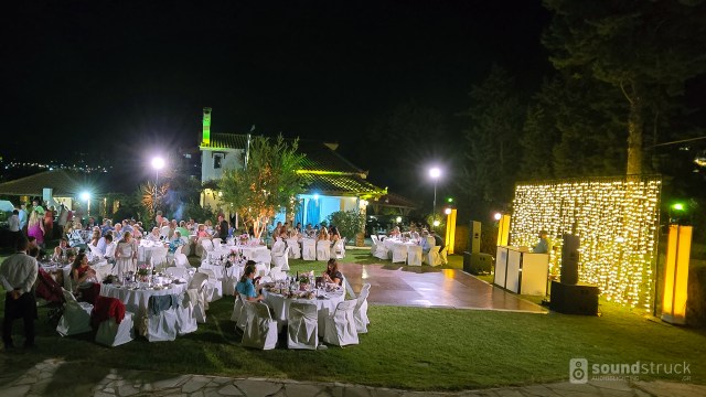 Διάχυτος-φωτισμός-δεξίωσης-γάμου-σε-κήπο